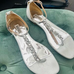 Jewel Badly Mischa T-Strap Flat Sandals in silver Women 10